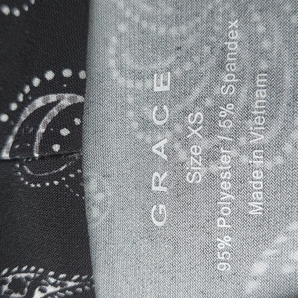 GRACE black & white sleeveless top - Picture 5 of 6